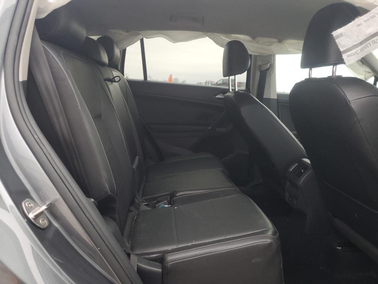 2018 Volkswagen Tiguan - Image 12