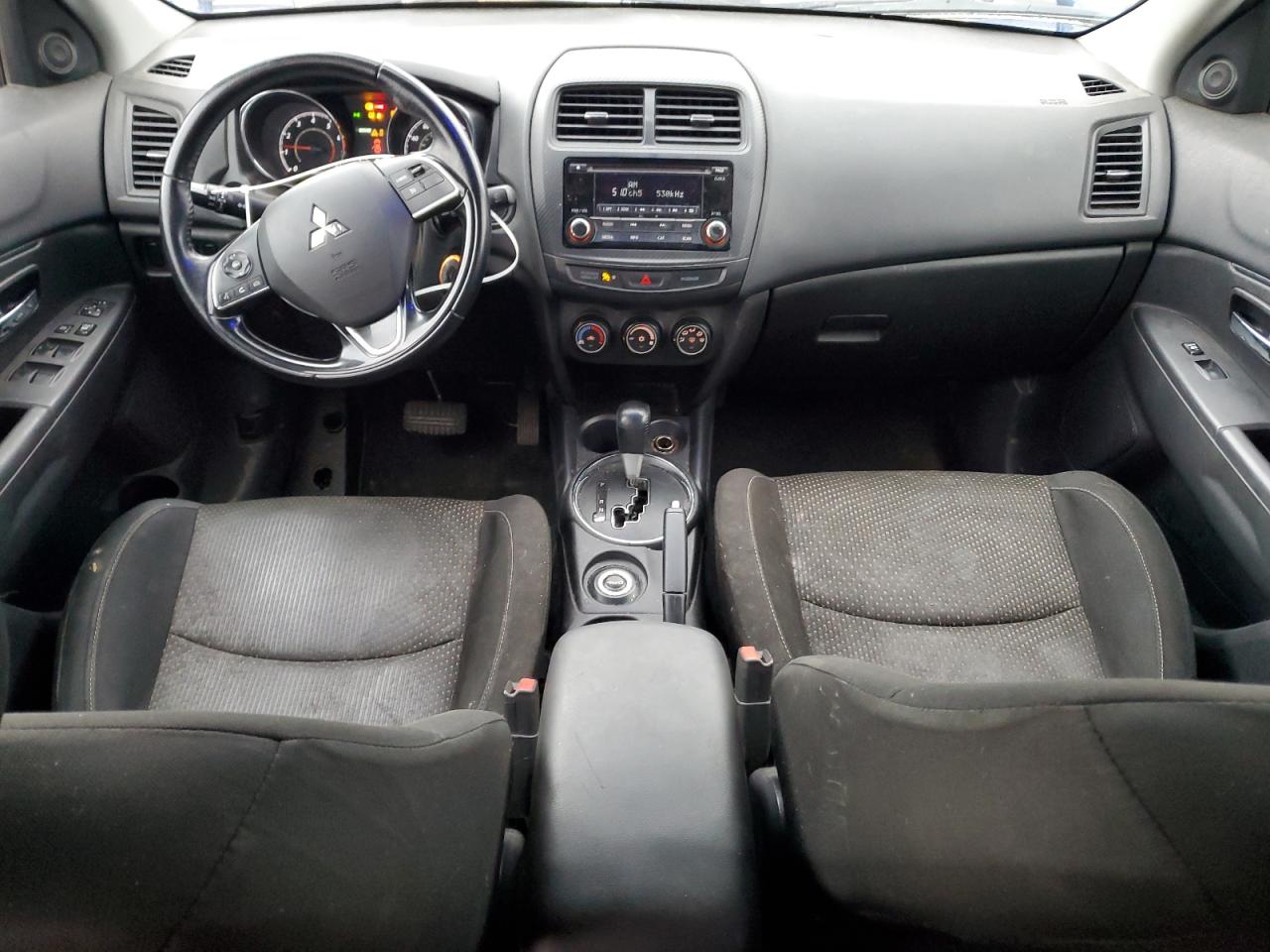 2016 Mitsubishi Outlander - Image 8