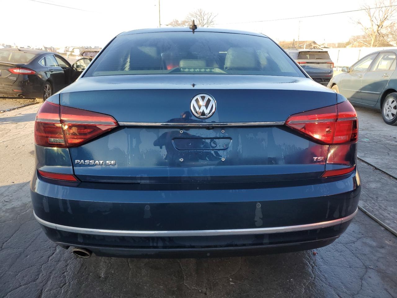 2018 Volkswagen Passat - Image 6