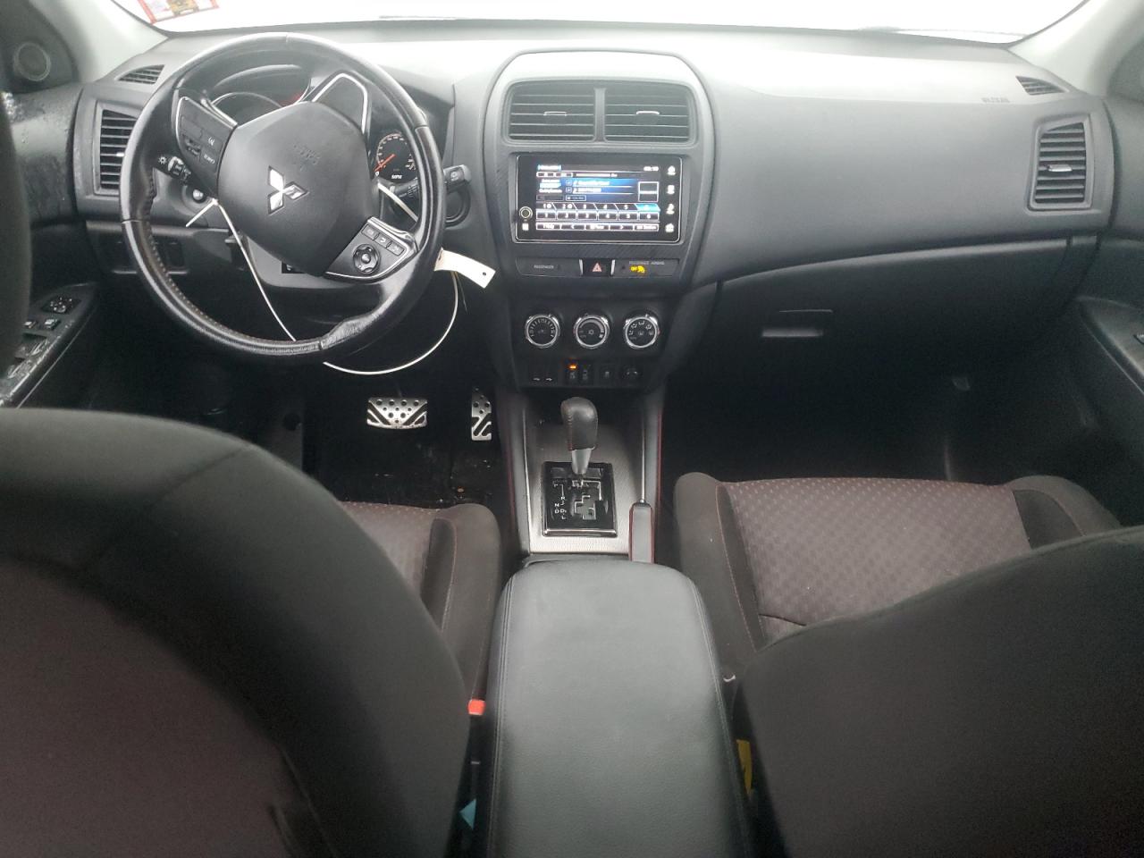 2019 Mitsubishi Outlander - Image 8