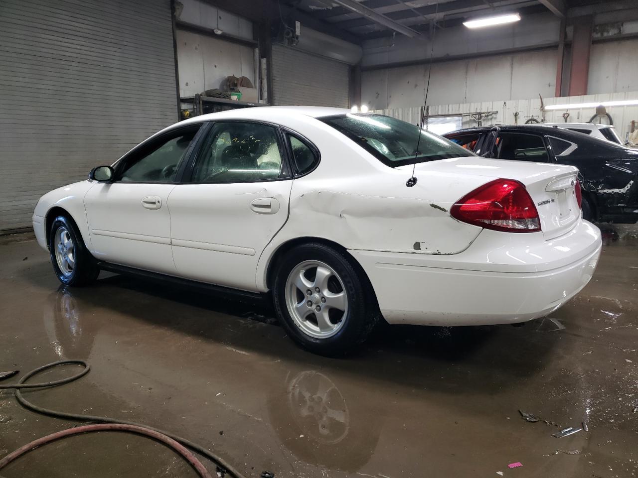 2006 Ford Taurus - Image 2