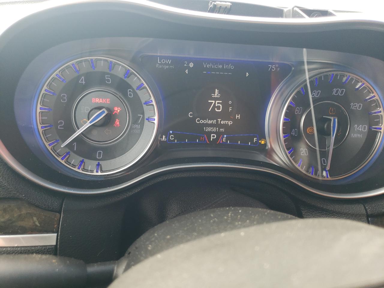 2016 Chrysler 300 - Image 9