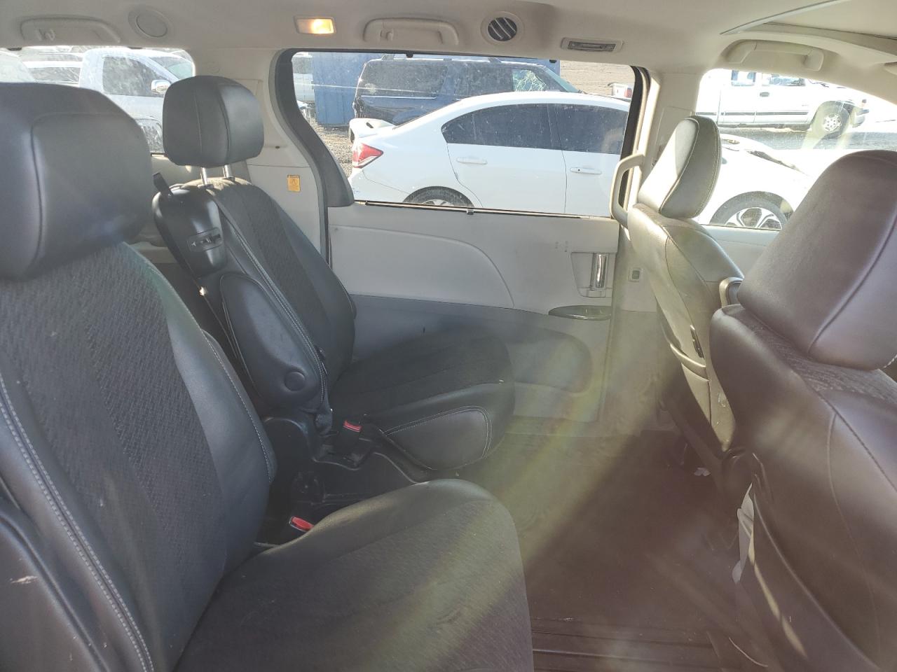 2013 Toyota Sienna - Image 11