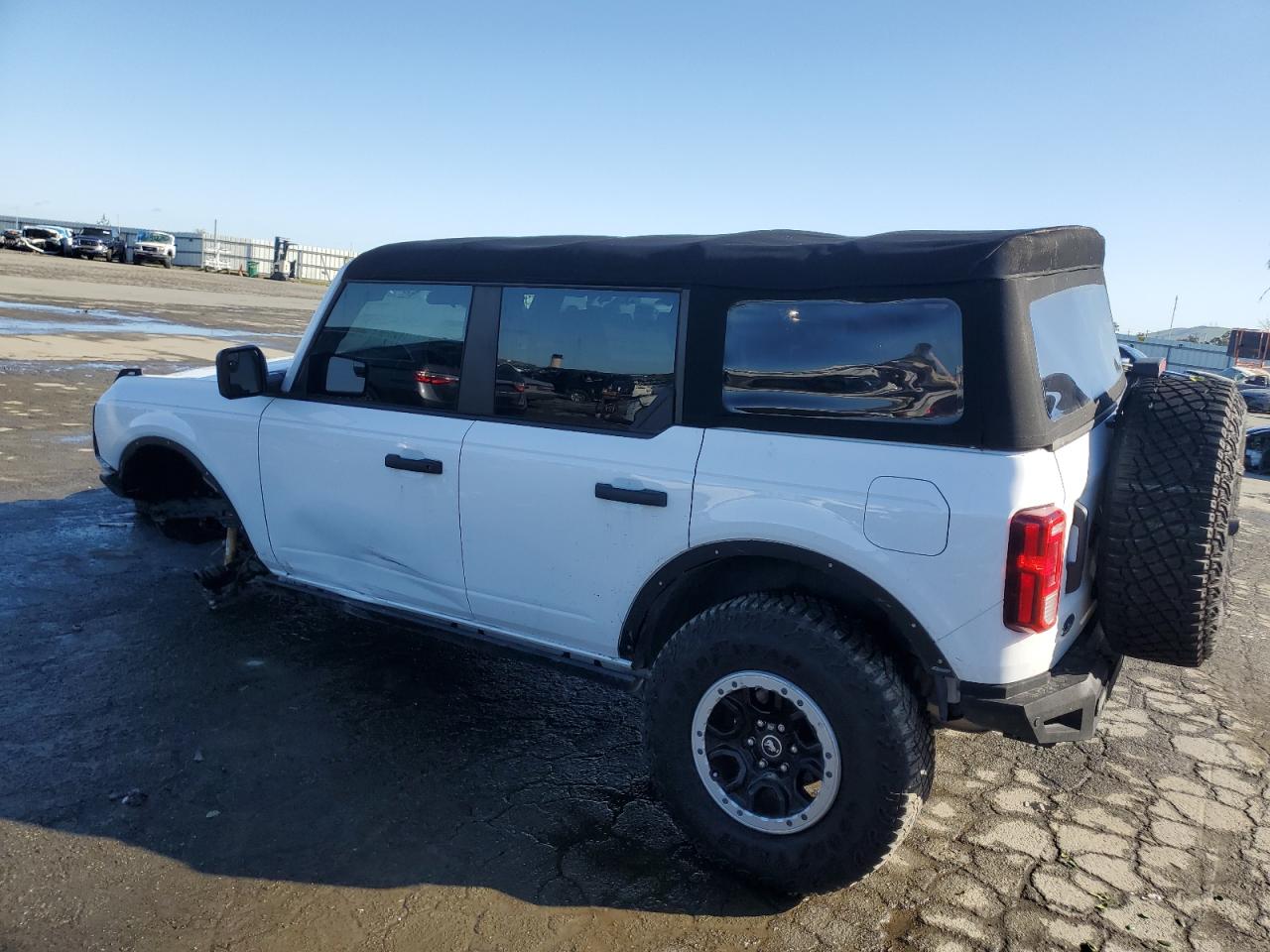 2023 Ford Bronco - Image 2