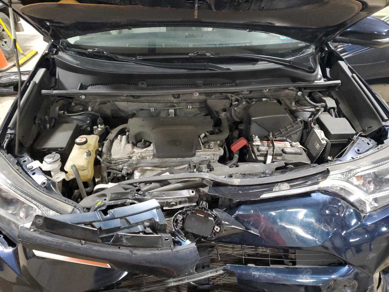 2018 Toyota RAV 4 - Image 12