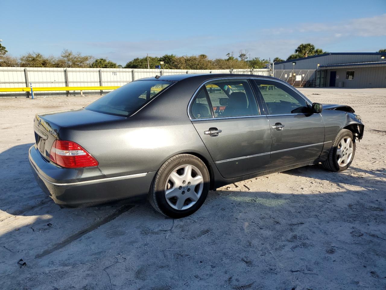 2004 Lexus LS - Image 3