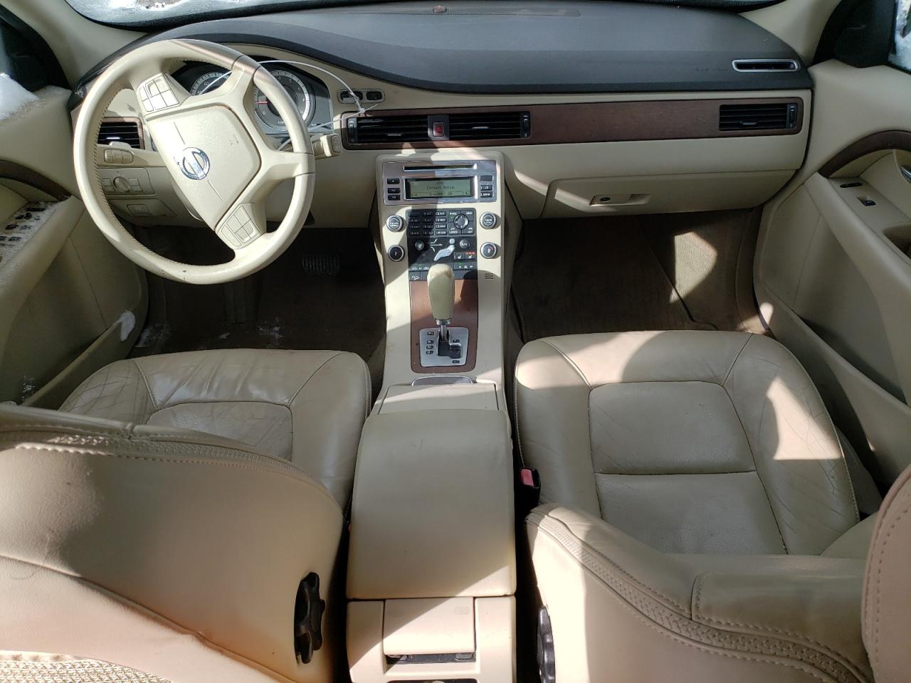 2010 Volvo XC70 - Image 8