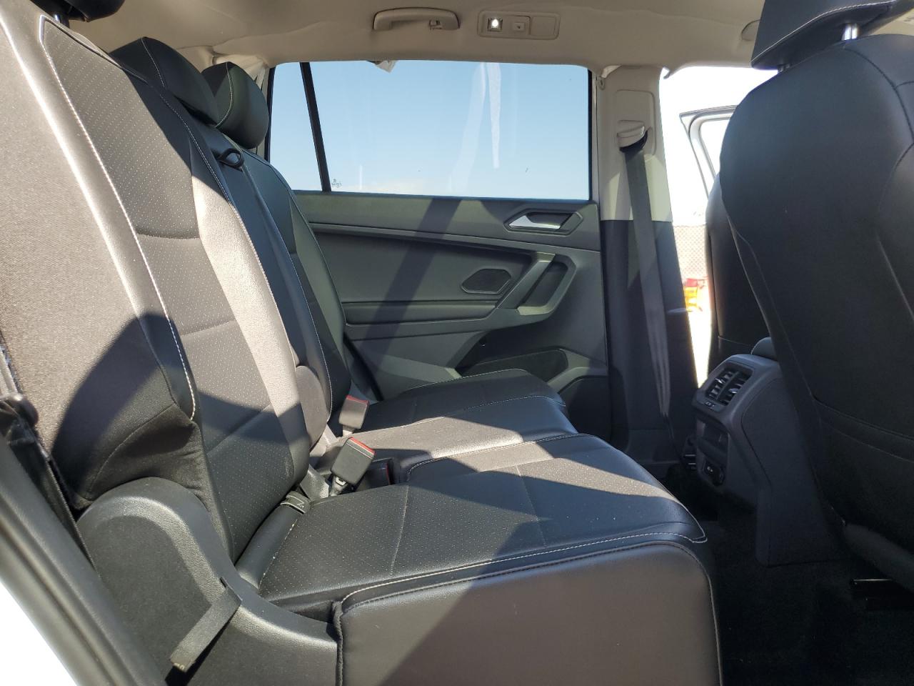 2021 Volkswagen Tiguan - Image 11