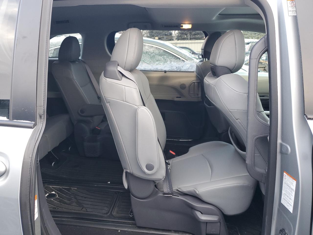 2021 Toyota Sienna - Image 11