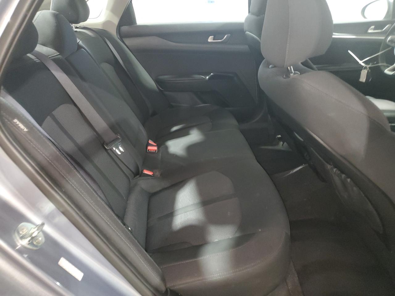 2022 Kia K5 - Image 10