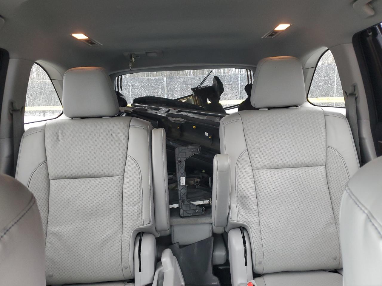 2014 Toyota Highlander - Image 10
