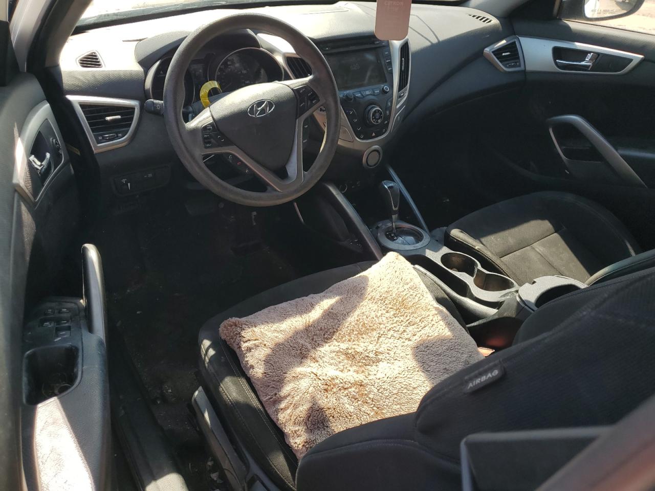 2016 Hyundai Veloster - Image 8