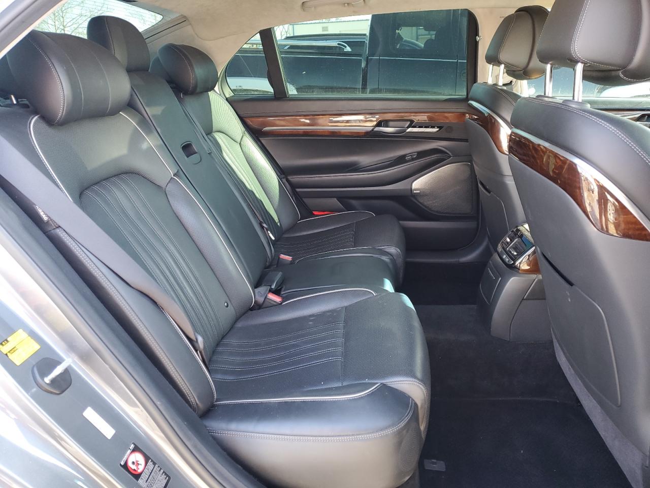 2017 Genesis G90 - Image 11