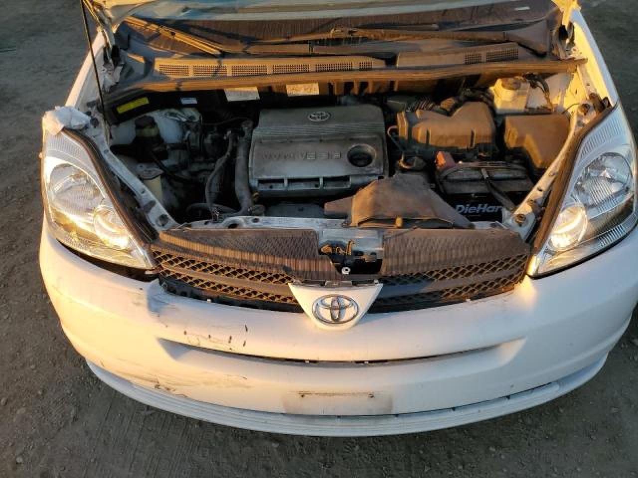 2004 Toyota Sienna - Image 12