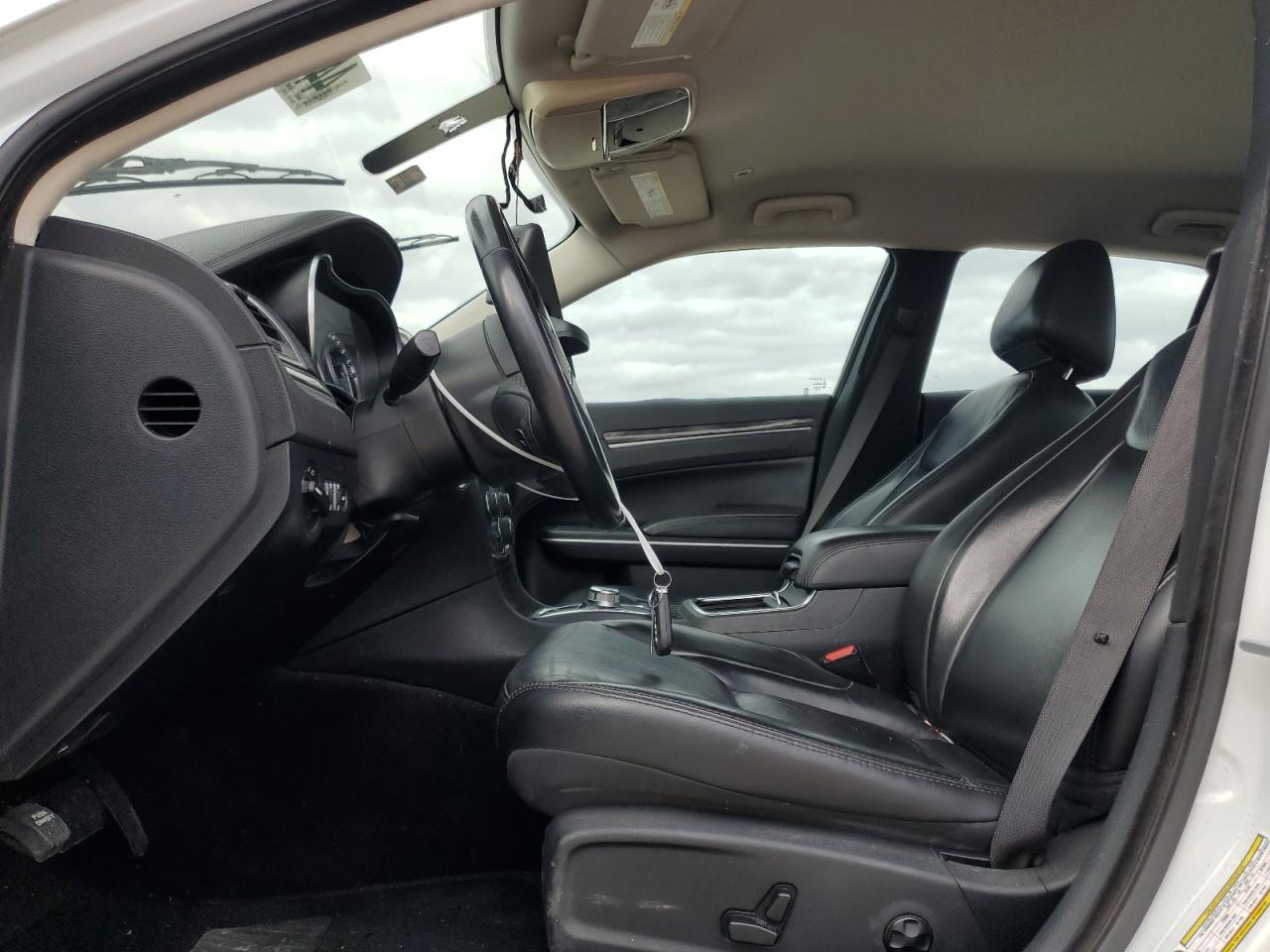 2019 Chrysler 300 - Image 7