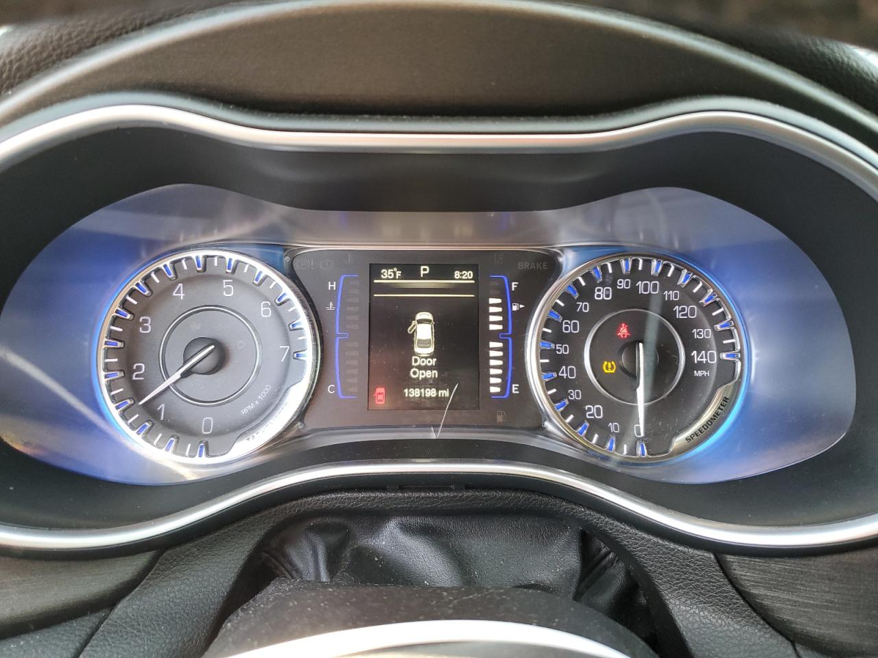 2016 Chrysler 200 - Image 9
