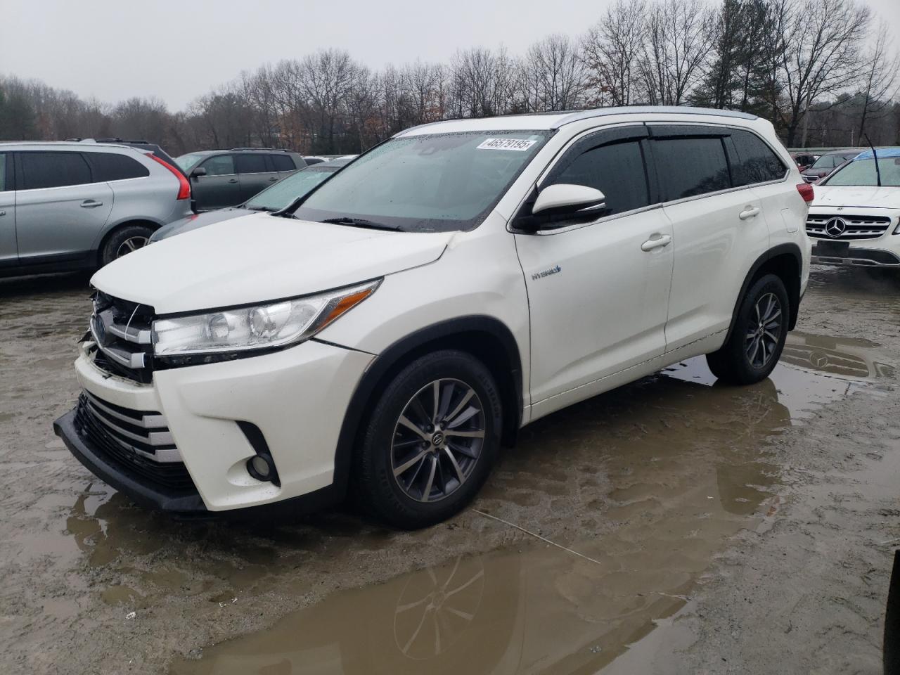 2017 Toyota Highlander - Image 1