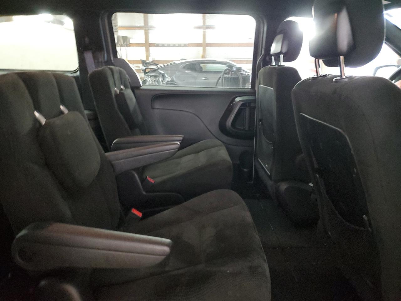 2016 Dodge Caravan - Image 11