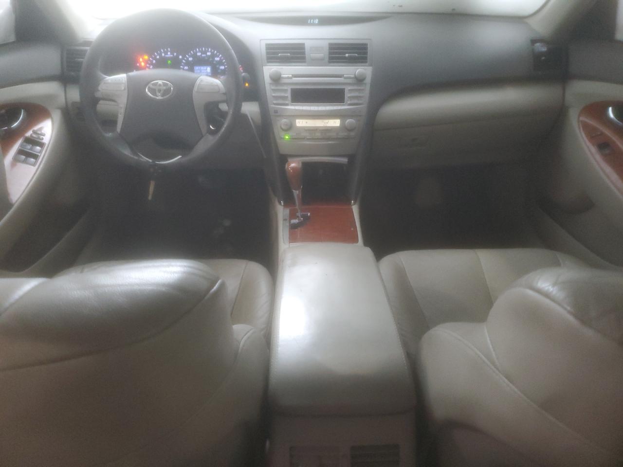 2011 Toyota Camry - Image 8
