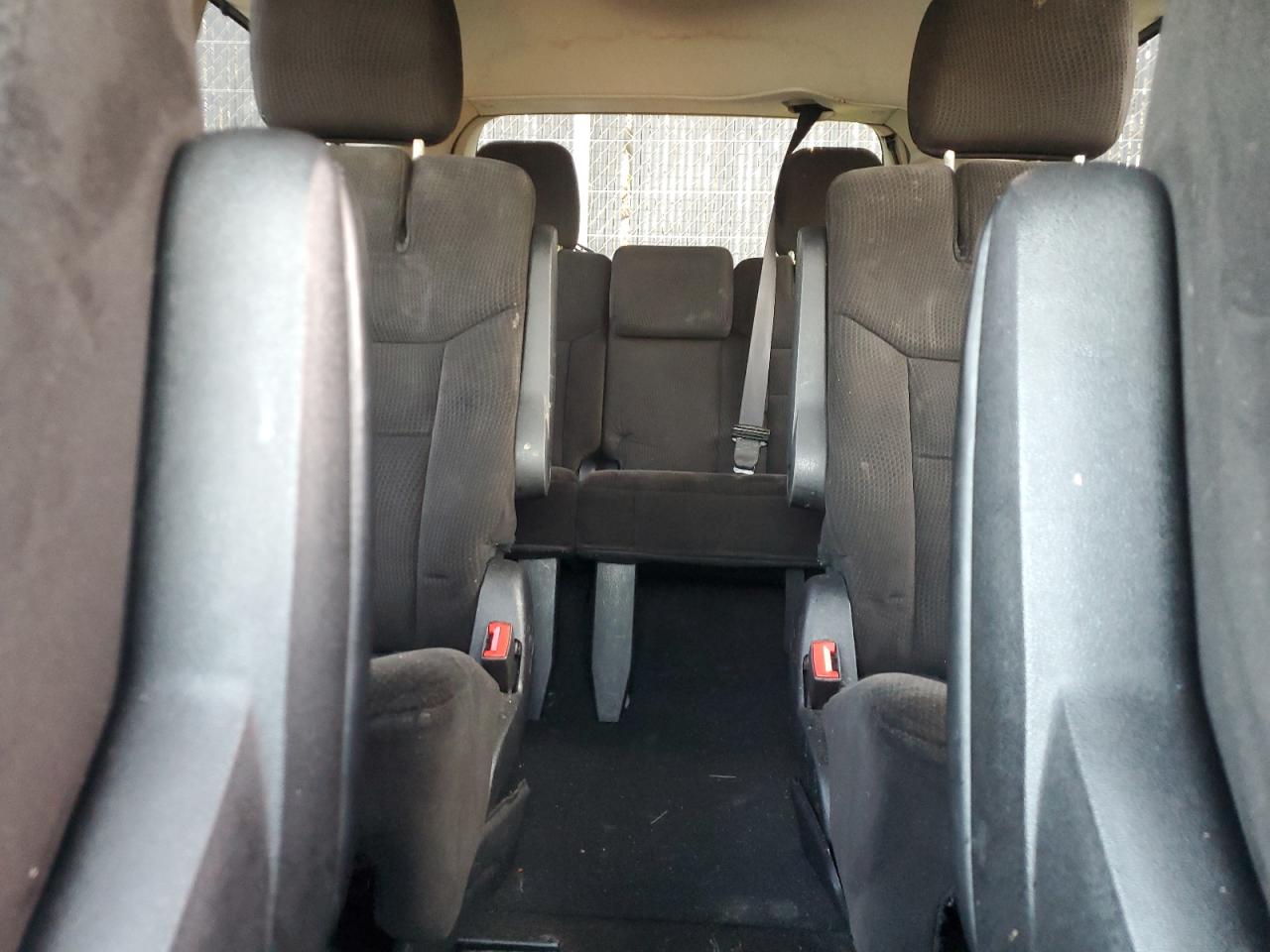 2014 Chrysler Town & Country - Image 10