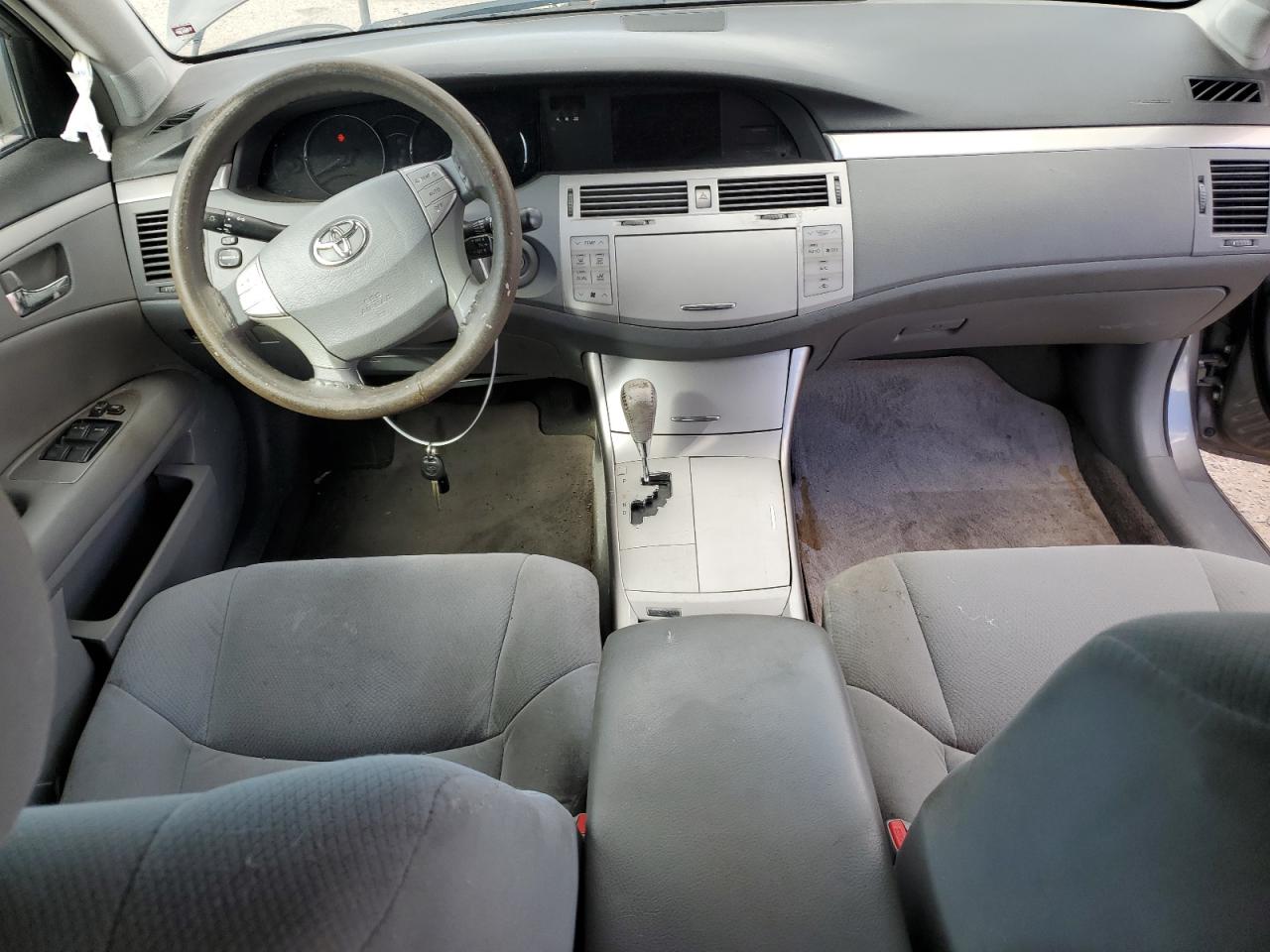 2005 Toyota Avalon - Image 8