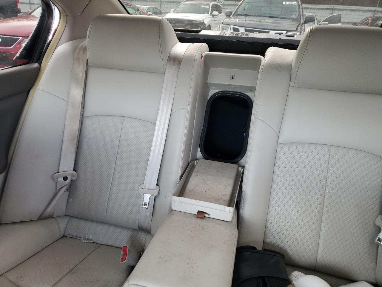 2015 Infiniti Q40 - Image 11