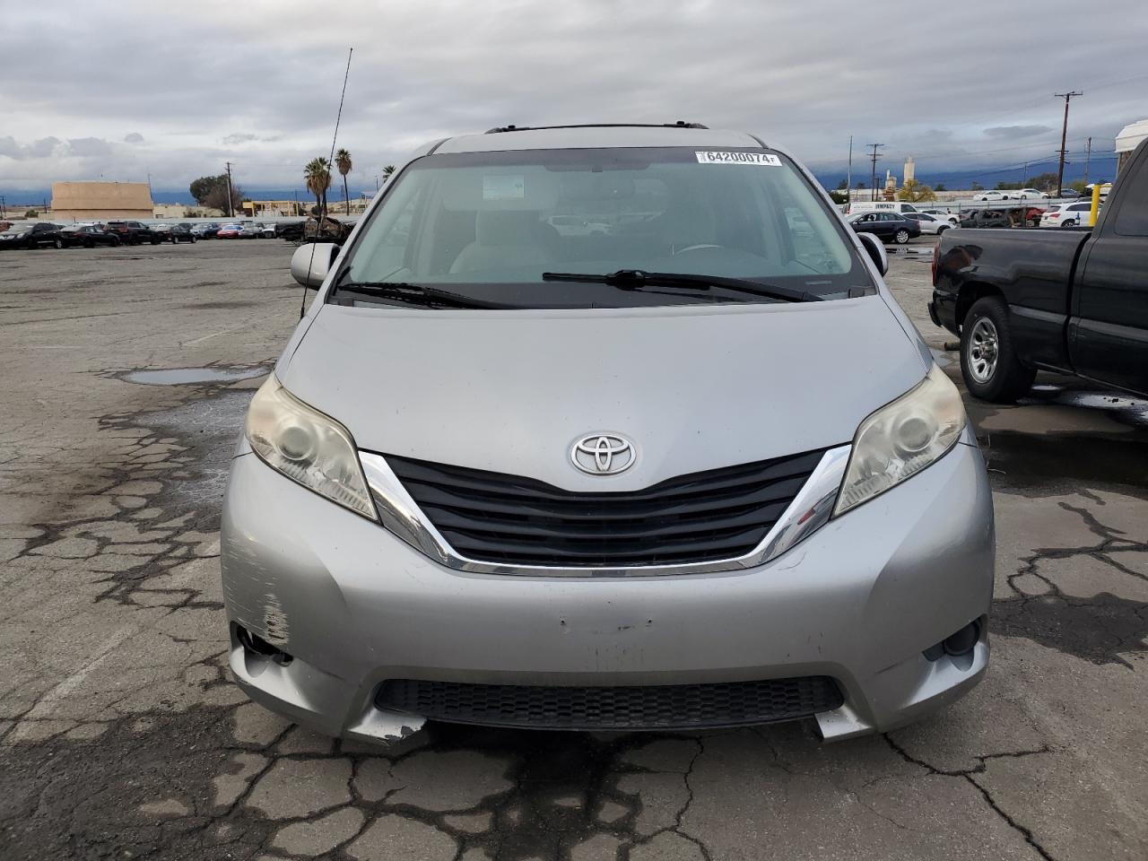 2012 Toyota Sienna - Image 5