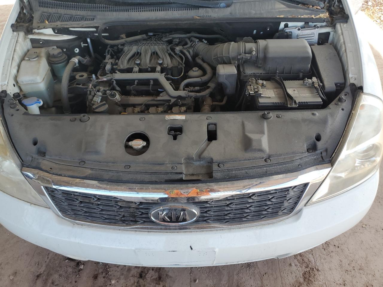 2012 Kia Sedona - Image 11