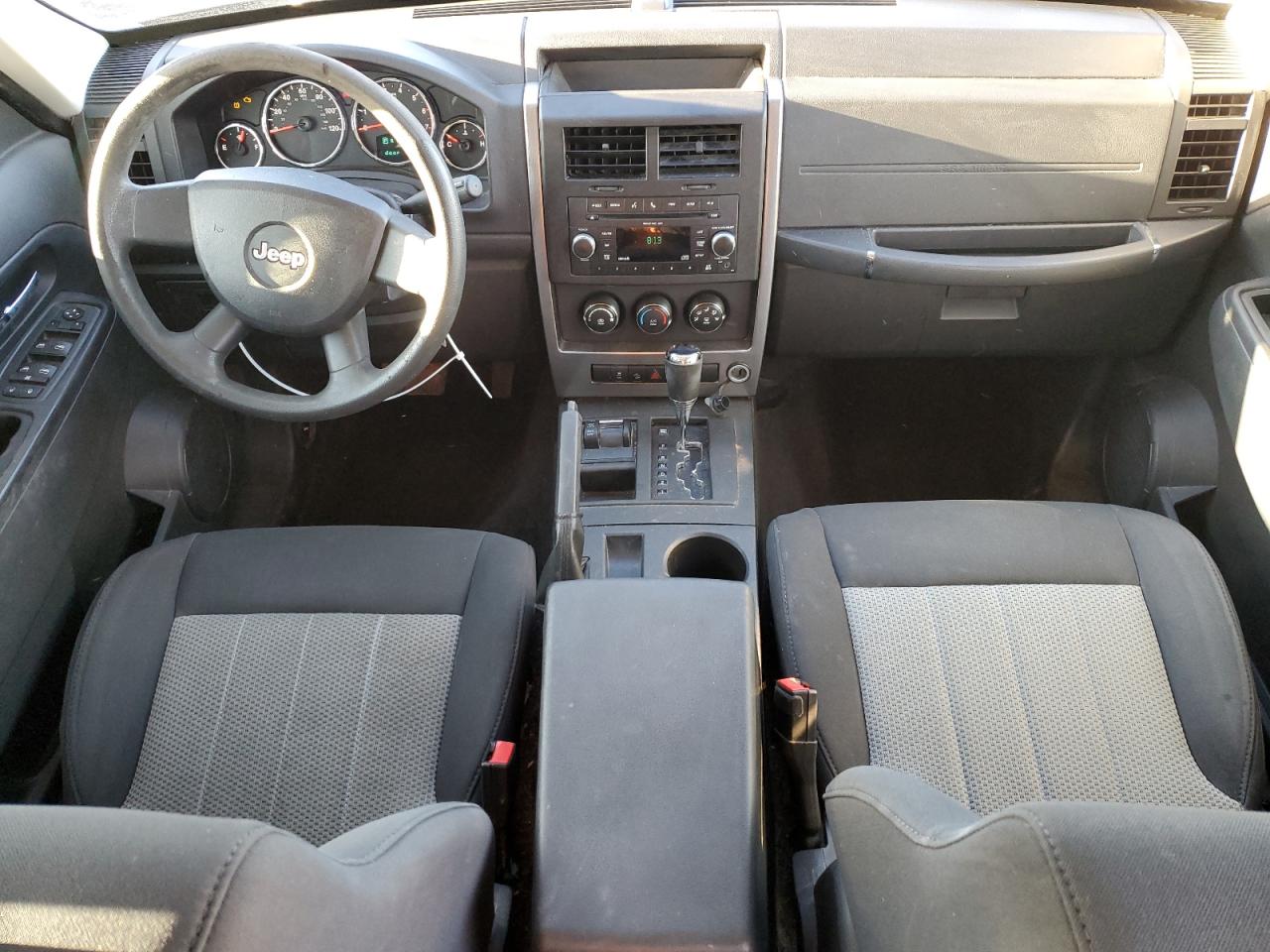 2010 Jeep Liberty (North America) - Image 8