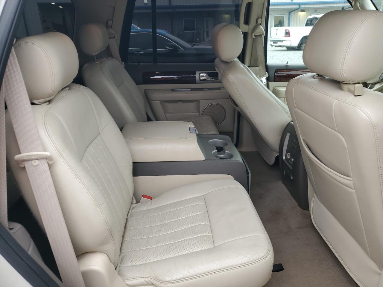 2004 Lincoln Navigator - Image 11