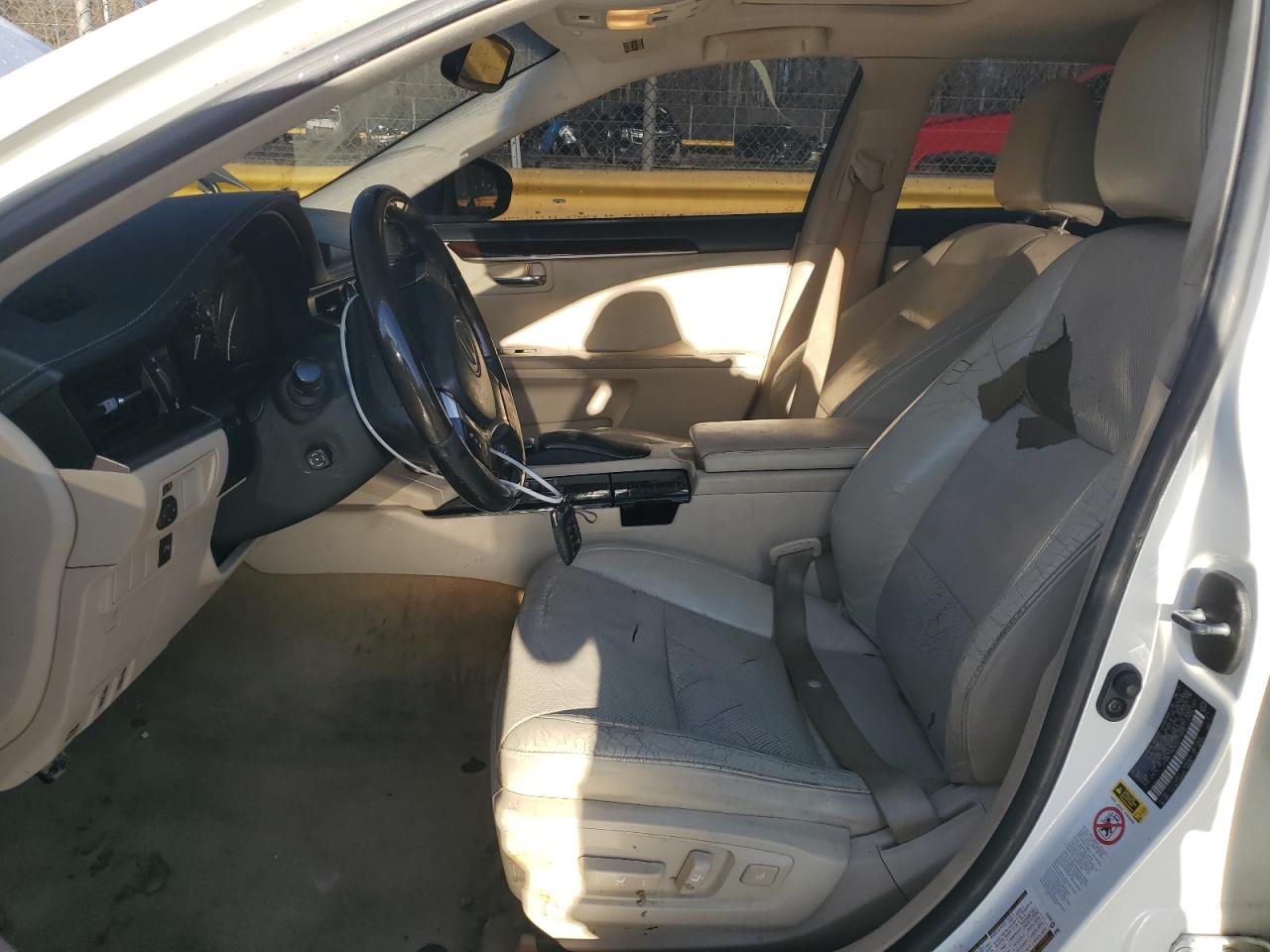 2013 Lexus ES - Image 7