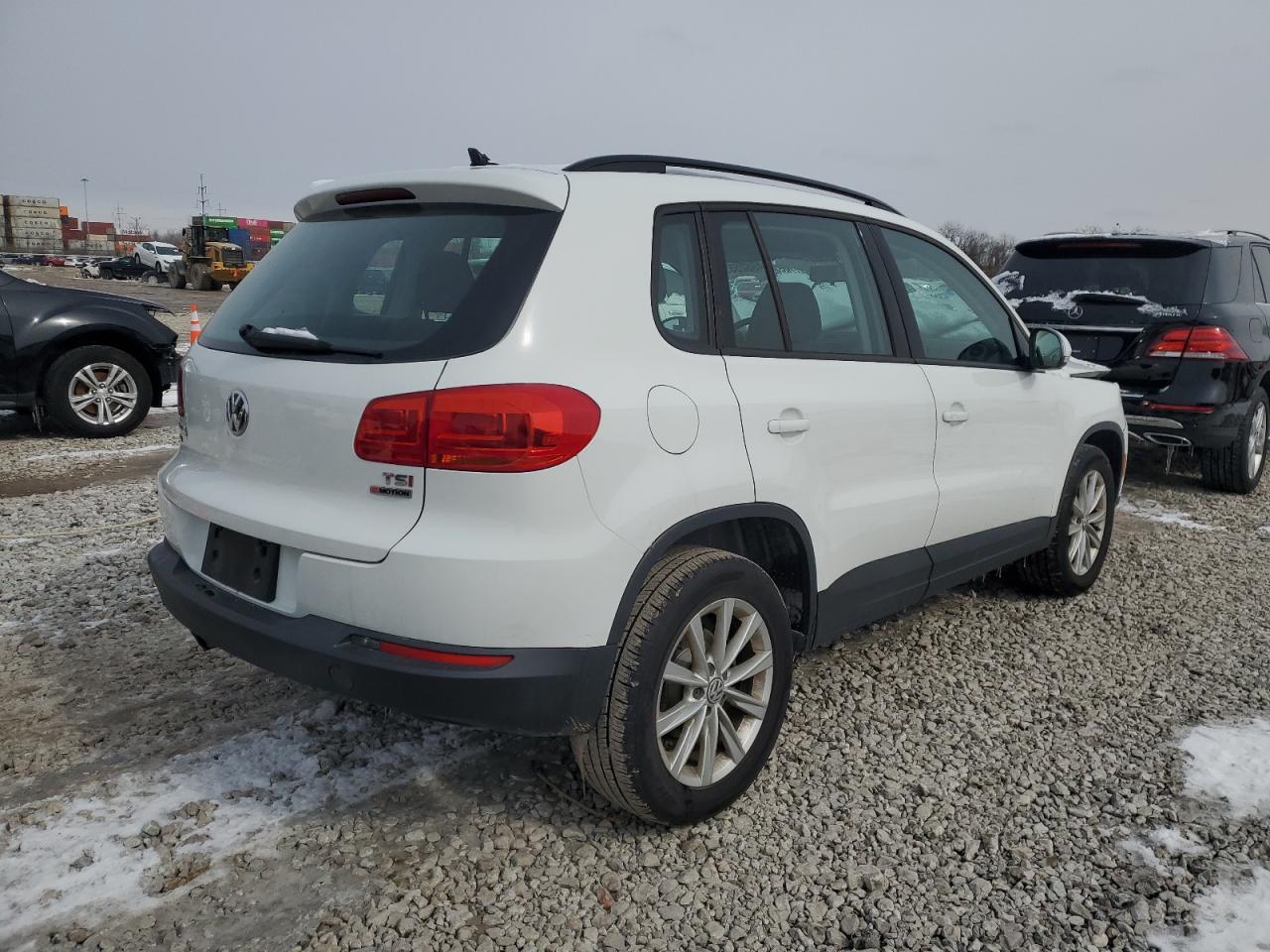 2017 Volkswagen Tiguan - Image 3