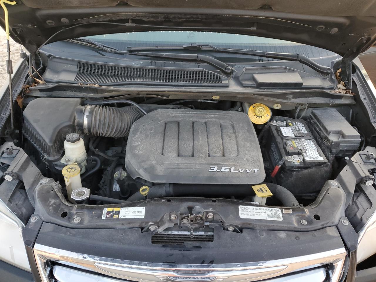 2016 Chrysler Town & Country - Image 12