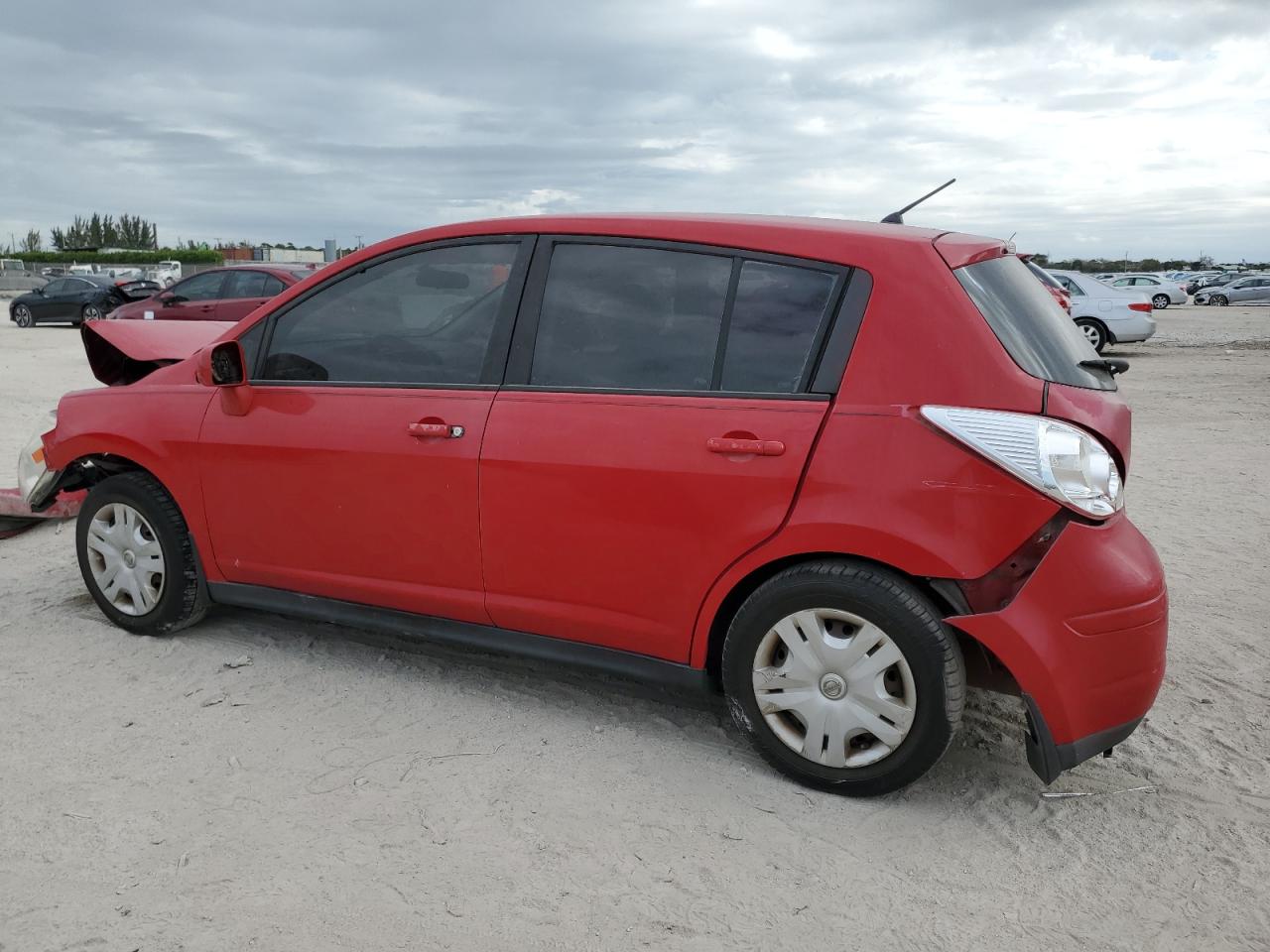 2010 Nissan Versa - Image 2