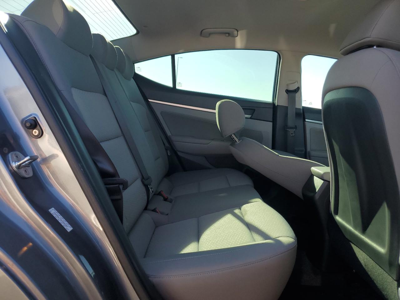 2019 Hyundai Elantra - Image 10
