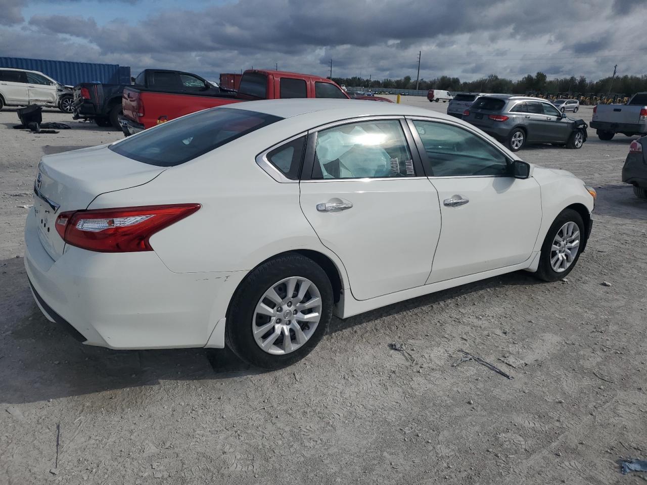 2017 Nissan Altima - Image 3