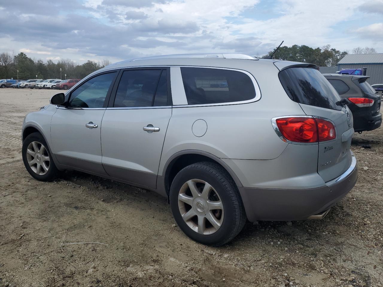 2010 Buick Enclave - Image 2