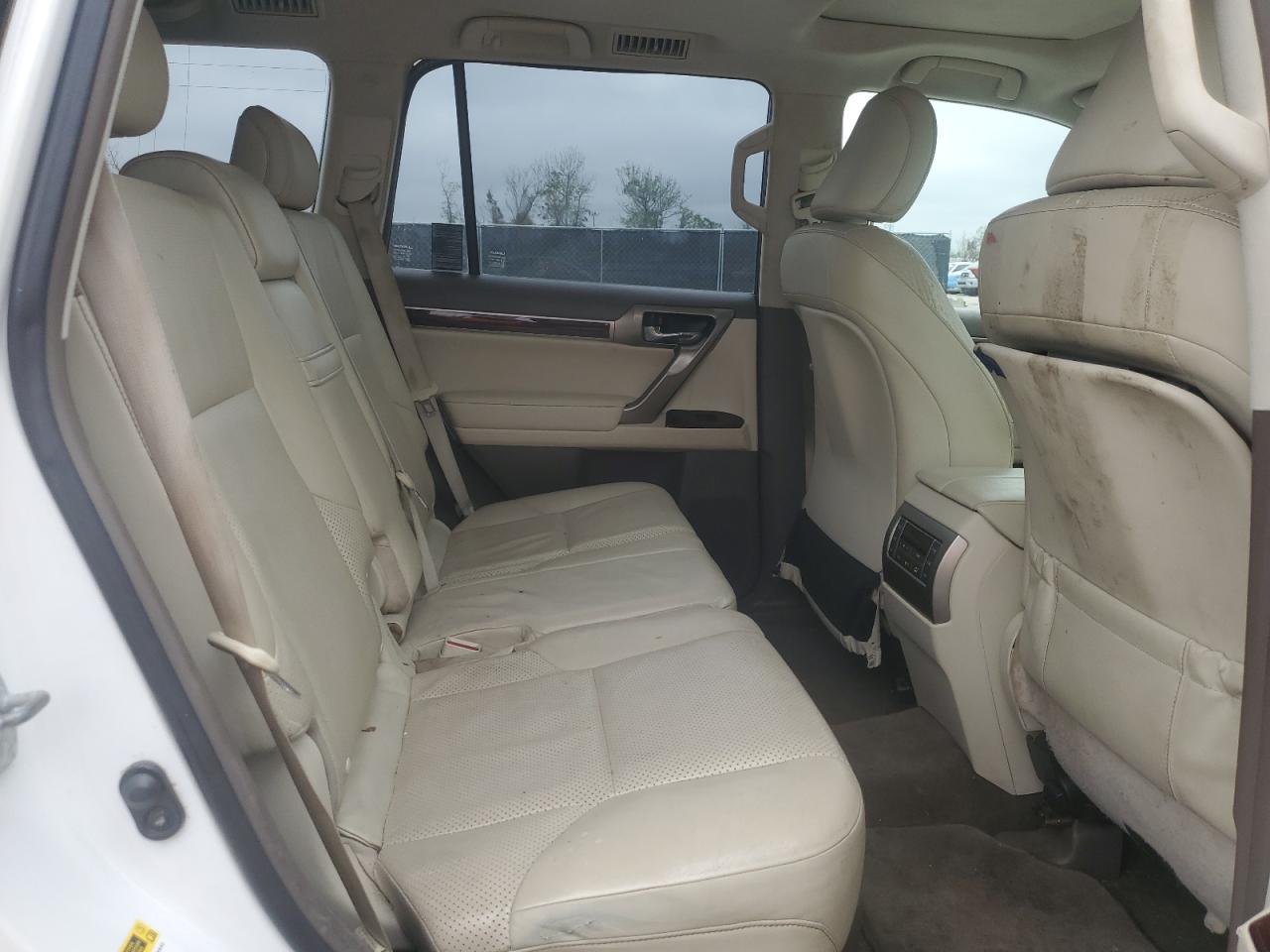 2010 Lexus GX - Image 11