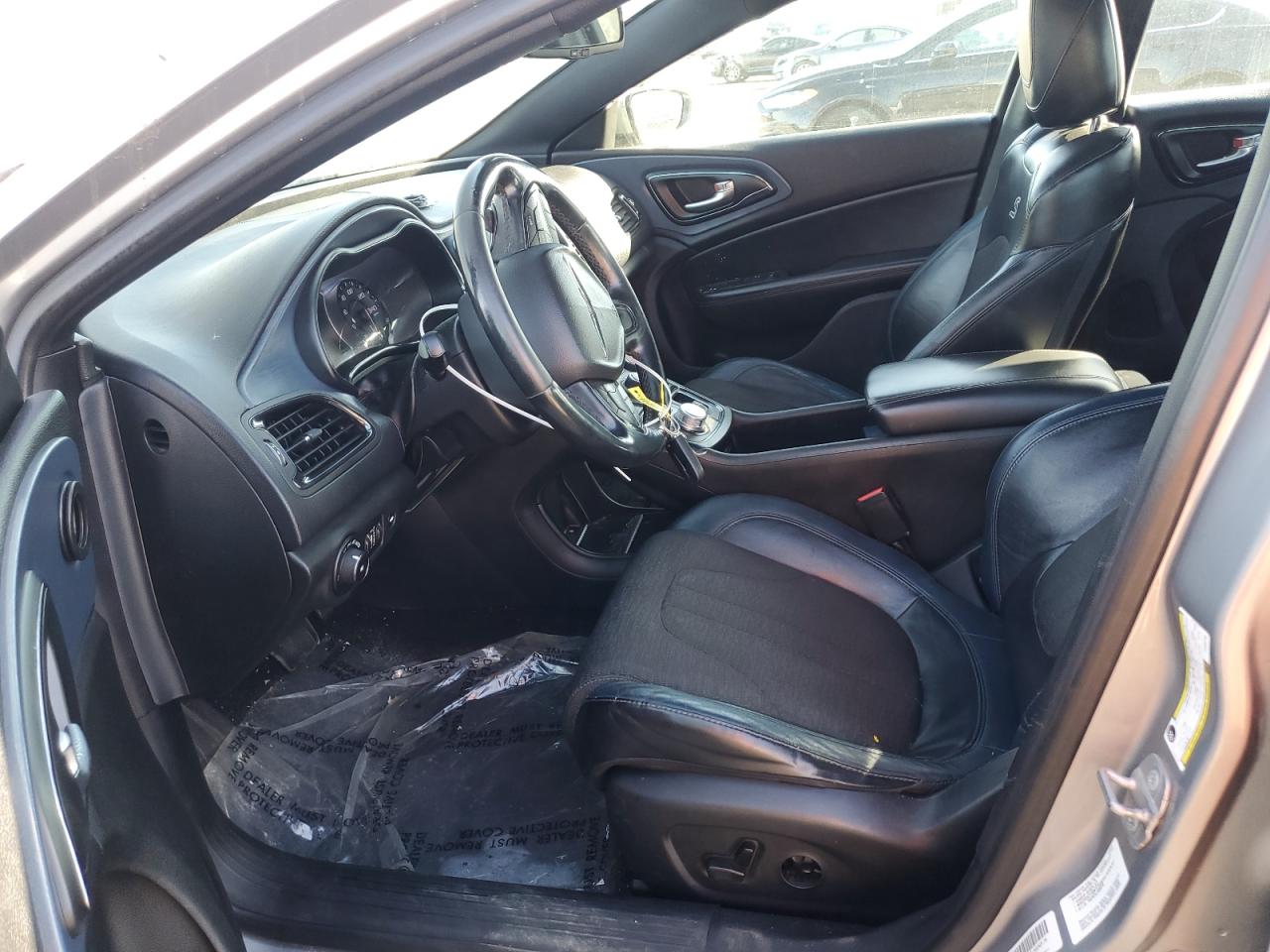 2015 Chrysler 200 - Image 7