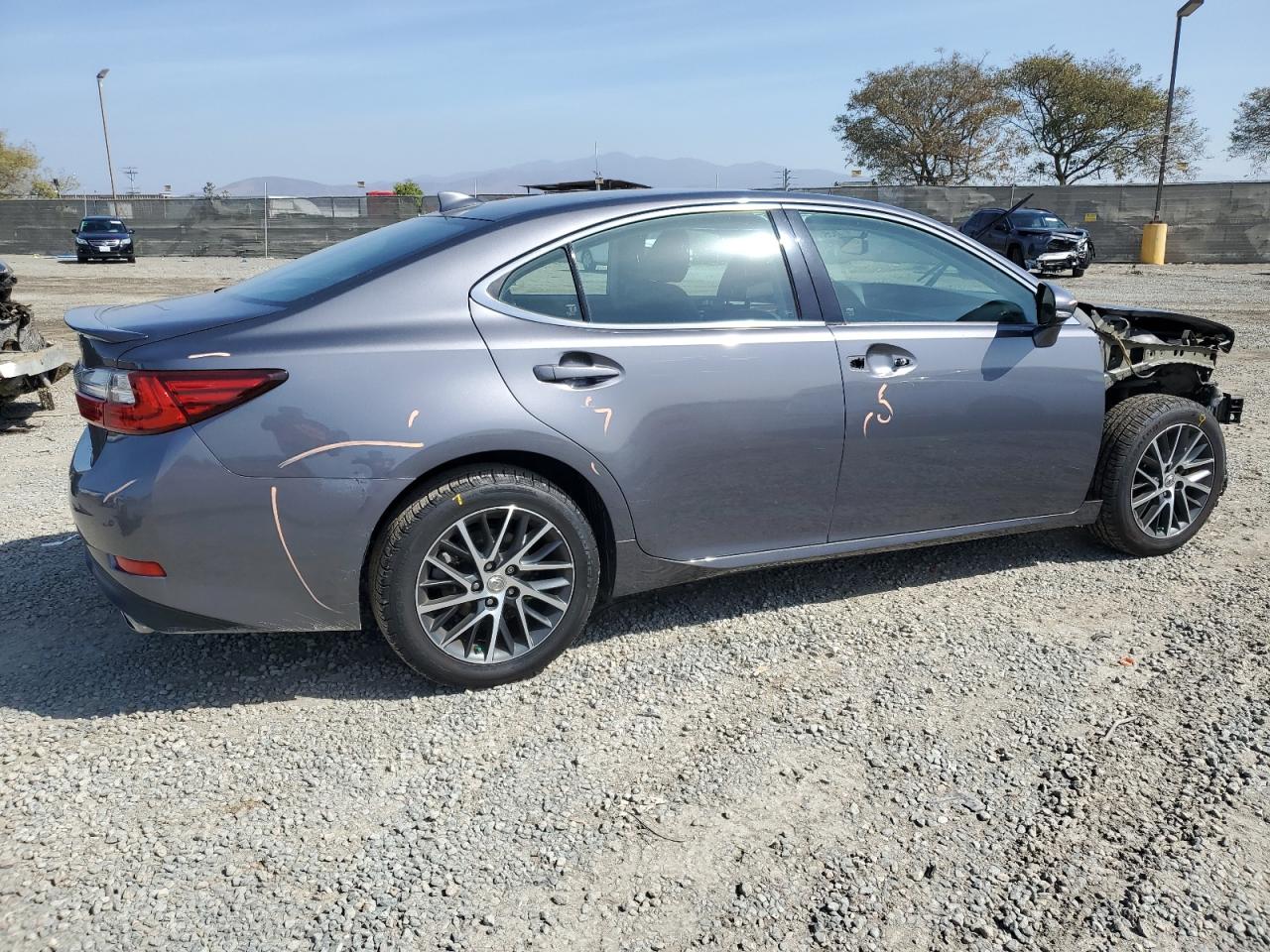 2016 Lexus ES - Image 3
