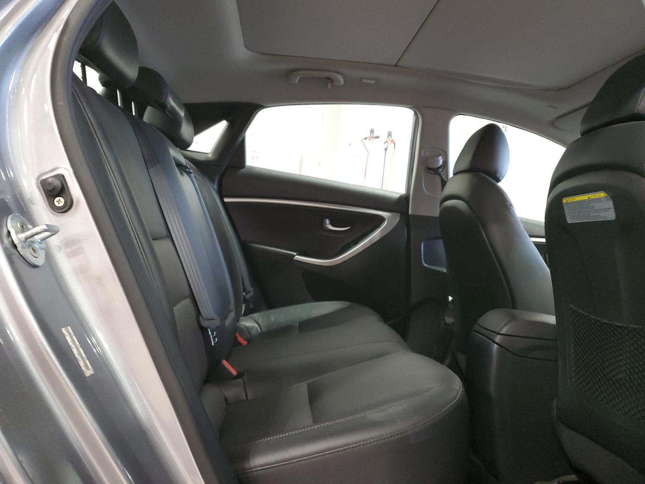 2015 Hyundai Elantra - Image 10