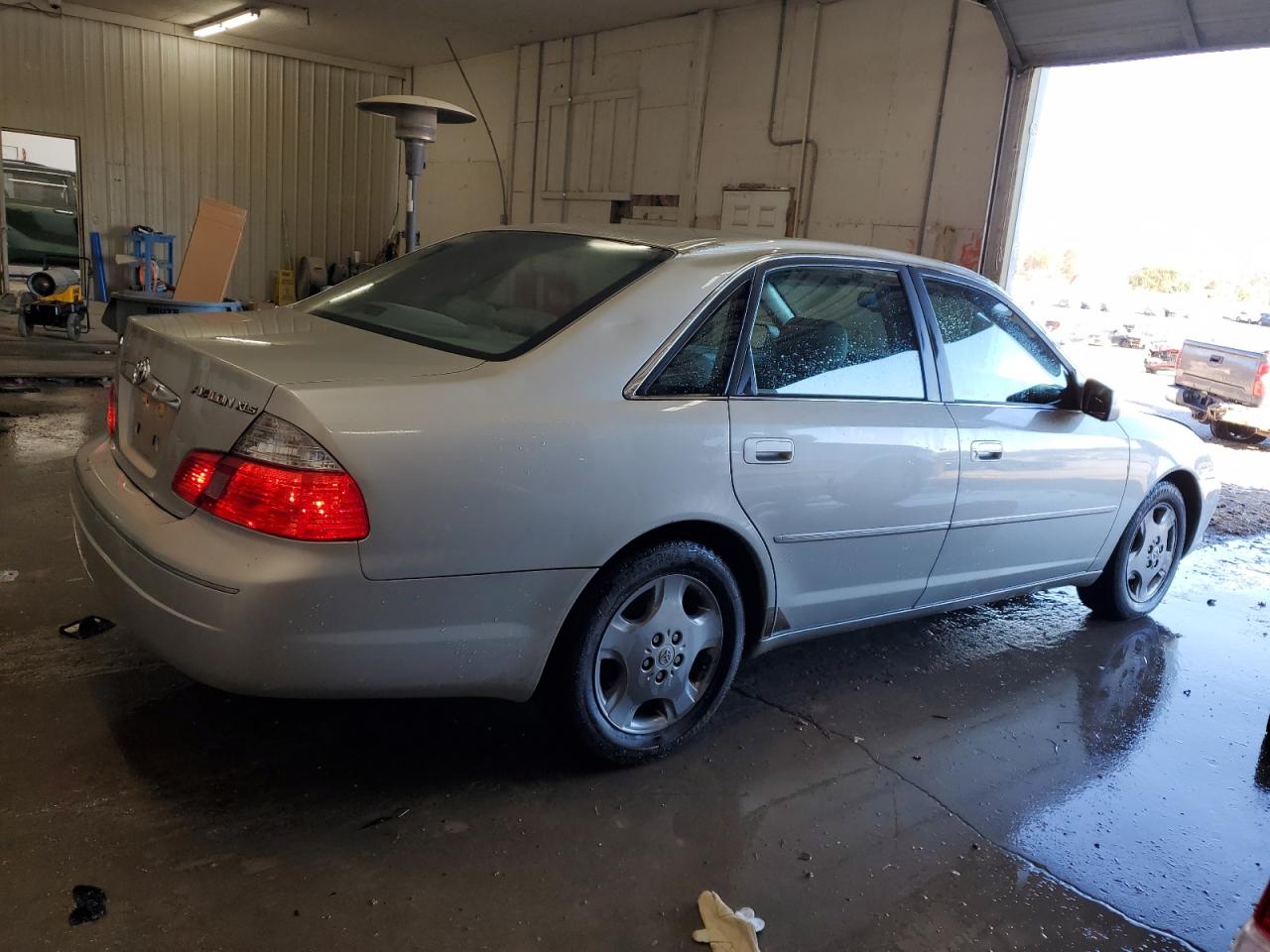 2003 Toyota Avalon - Image 3