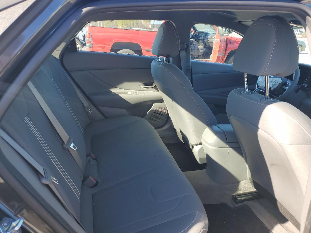 2022 Hyundai Elantra - Image 10
