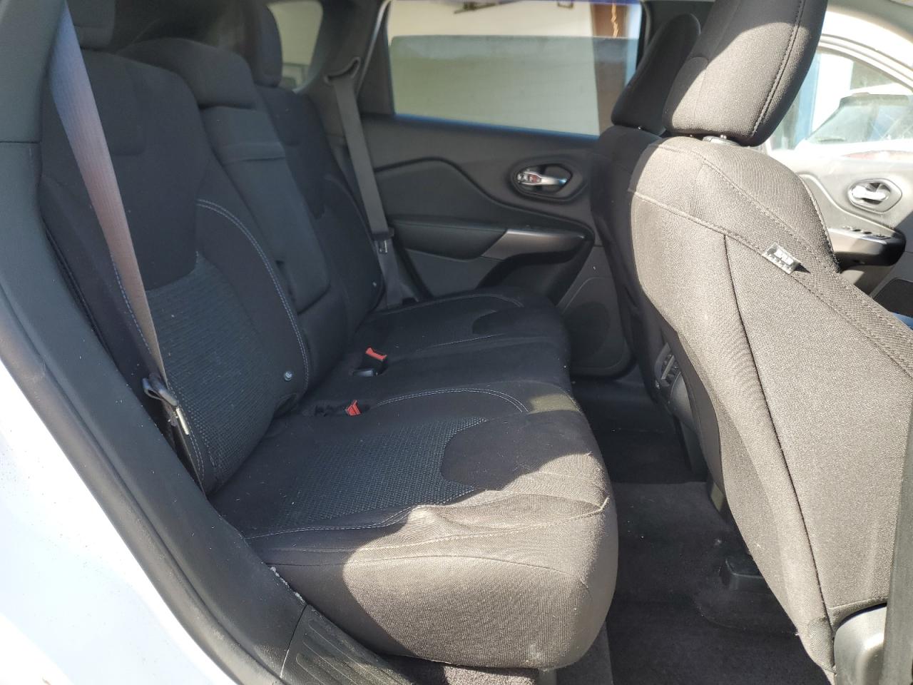 2019 Jeep Grand Cherokee - Image 11