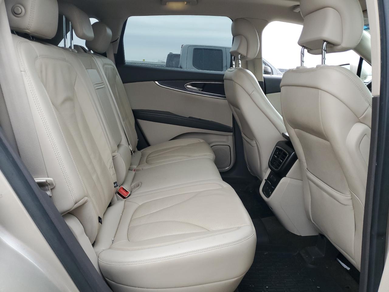 2017 Lincoln MKX - Image 11