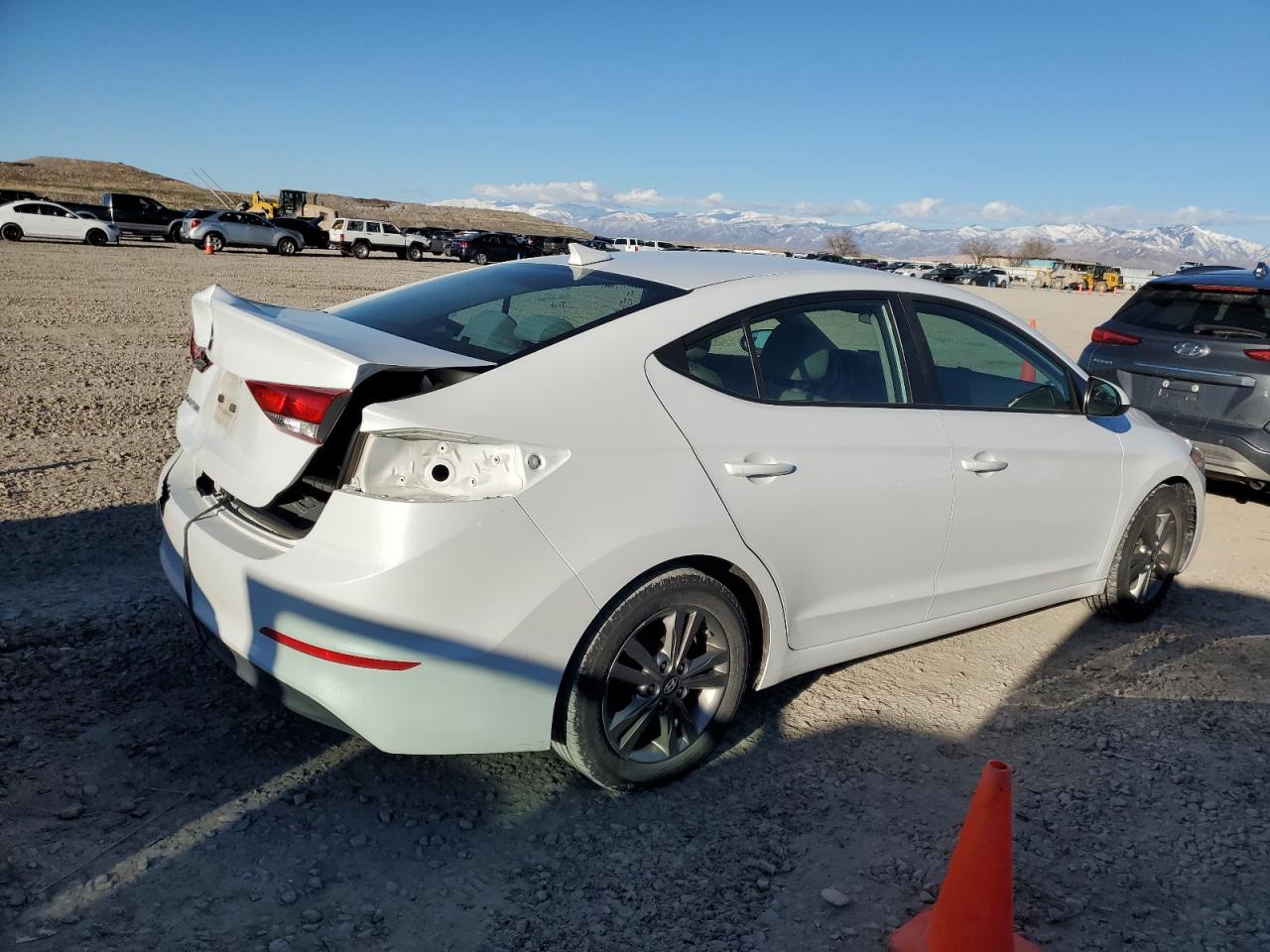 2017 Hyundai Elantra - Image 3