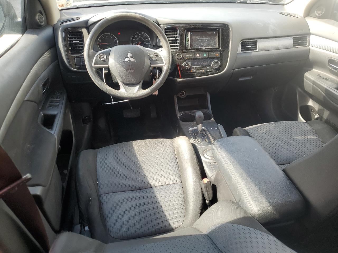2014 Mitsubishi Outlander - Image 8