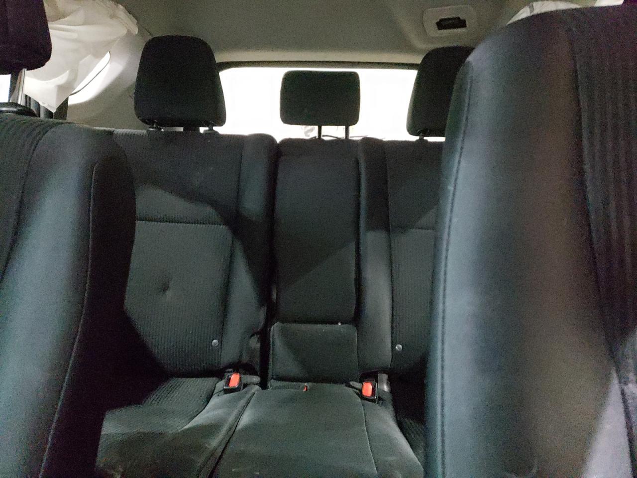 2016 Toyota RAV 4 - Image 10