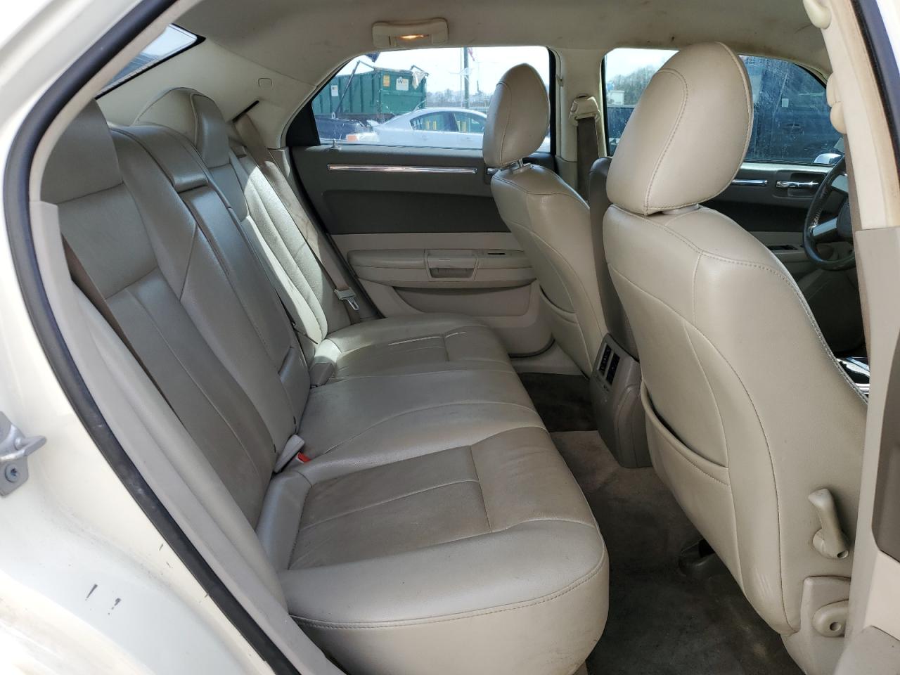 2010 Chrysler 300 - Image 10