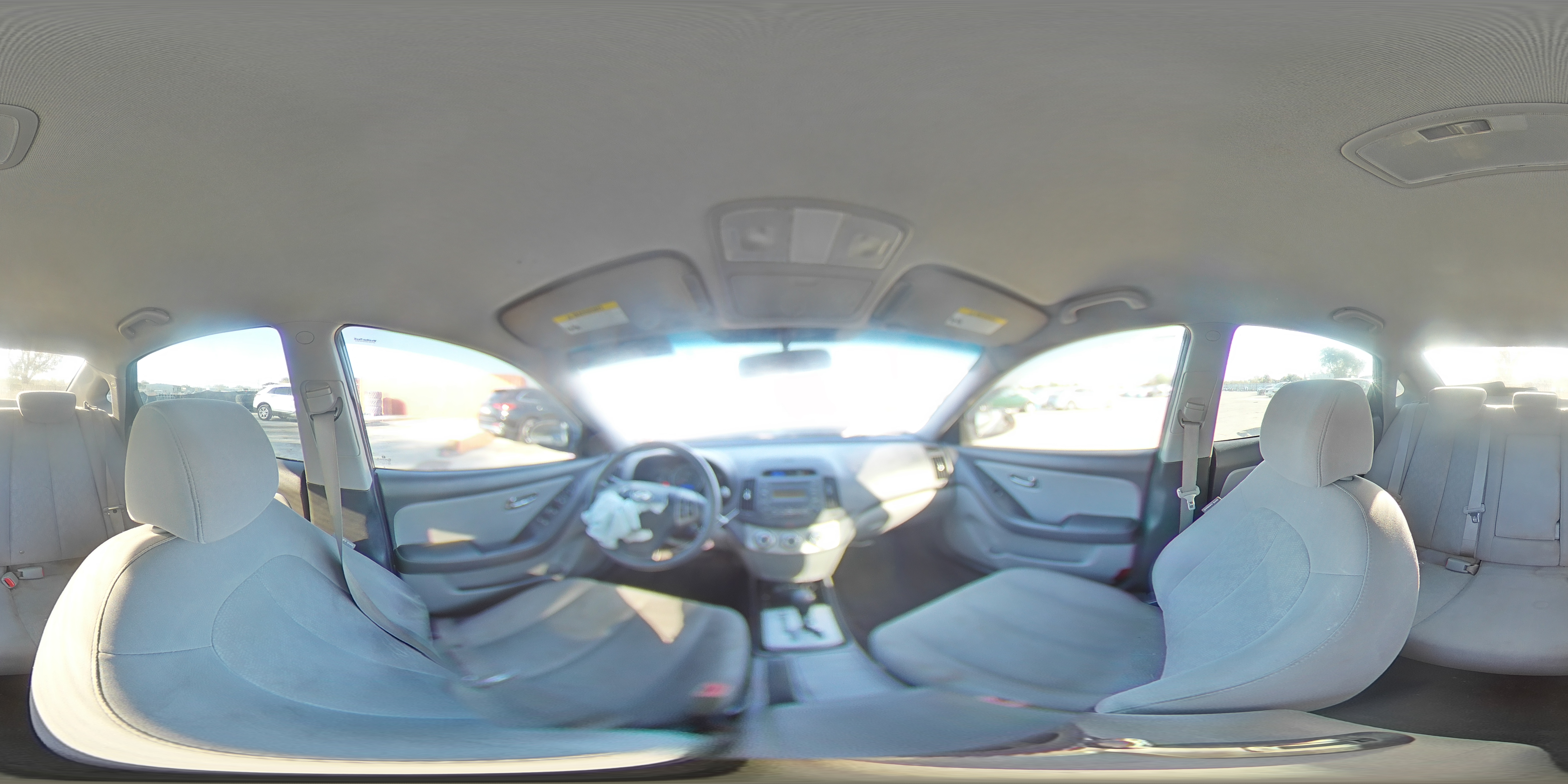 2010 Hyundai Elantra - Image 13